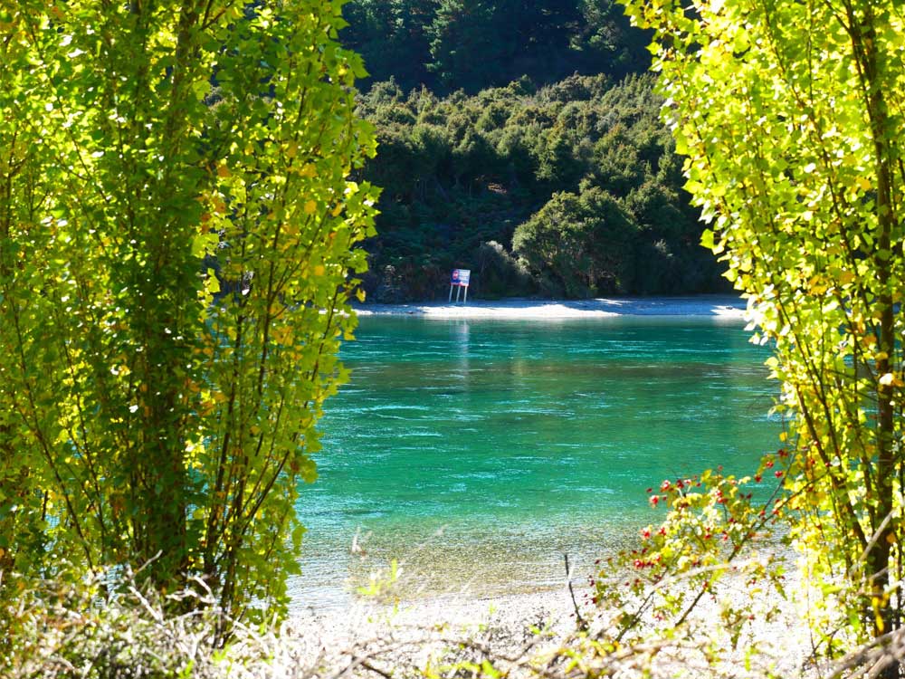 ワナカ湖面の水色